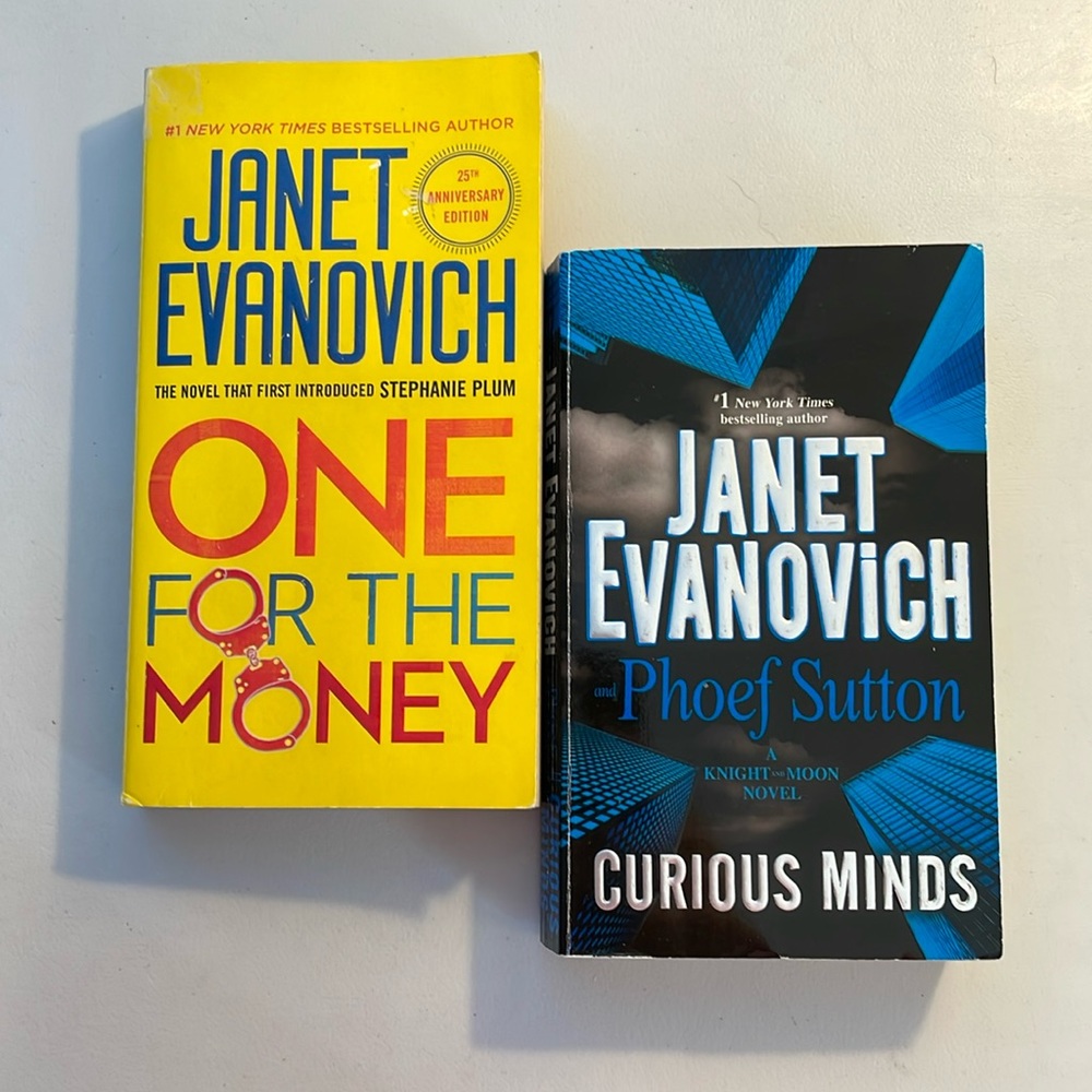 🌈2/$8  2-Book Bundle Janet Evanovich  Books
